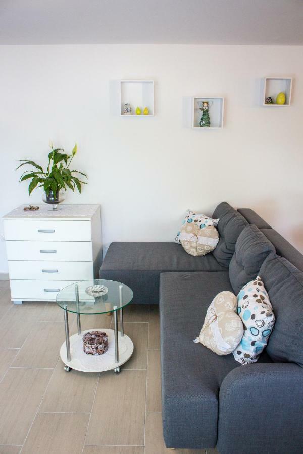 Apartment Verica In Duce - 20 Meters From The Beach Dugi Rat Exterior photo
